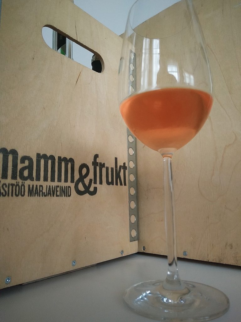 Mamm&Frukt käsitöövein Eesti vein maasikavein ebaküdooniaga_Family Reserve